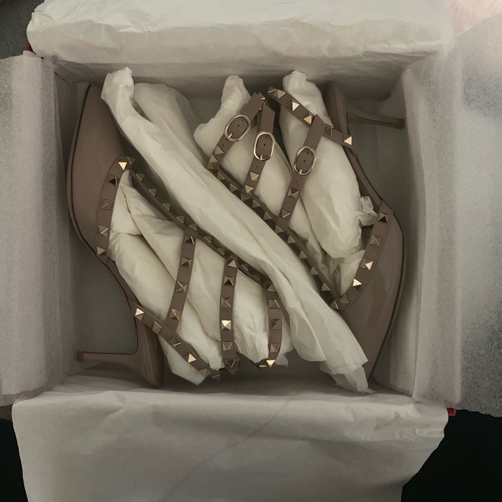 Patent valentino kitten rockstuds